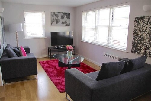 Lux Living Apartments - Marino Place