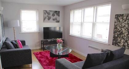 Lux Living Apartments - Marino Place