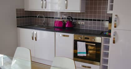 Lux Living Apartments - Marino Place