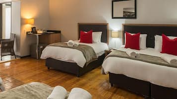 Twin Room | Egyptian cotton sheets, premium bedding, desk, free WiFi