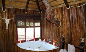 Dream (Luxury Honeymoon TreeHouse)  | 浴室 | 吹风机、毛巾