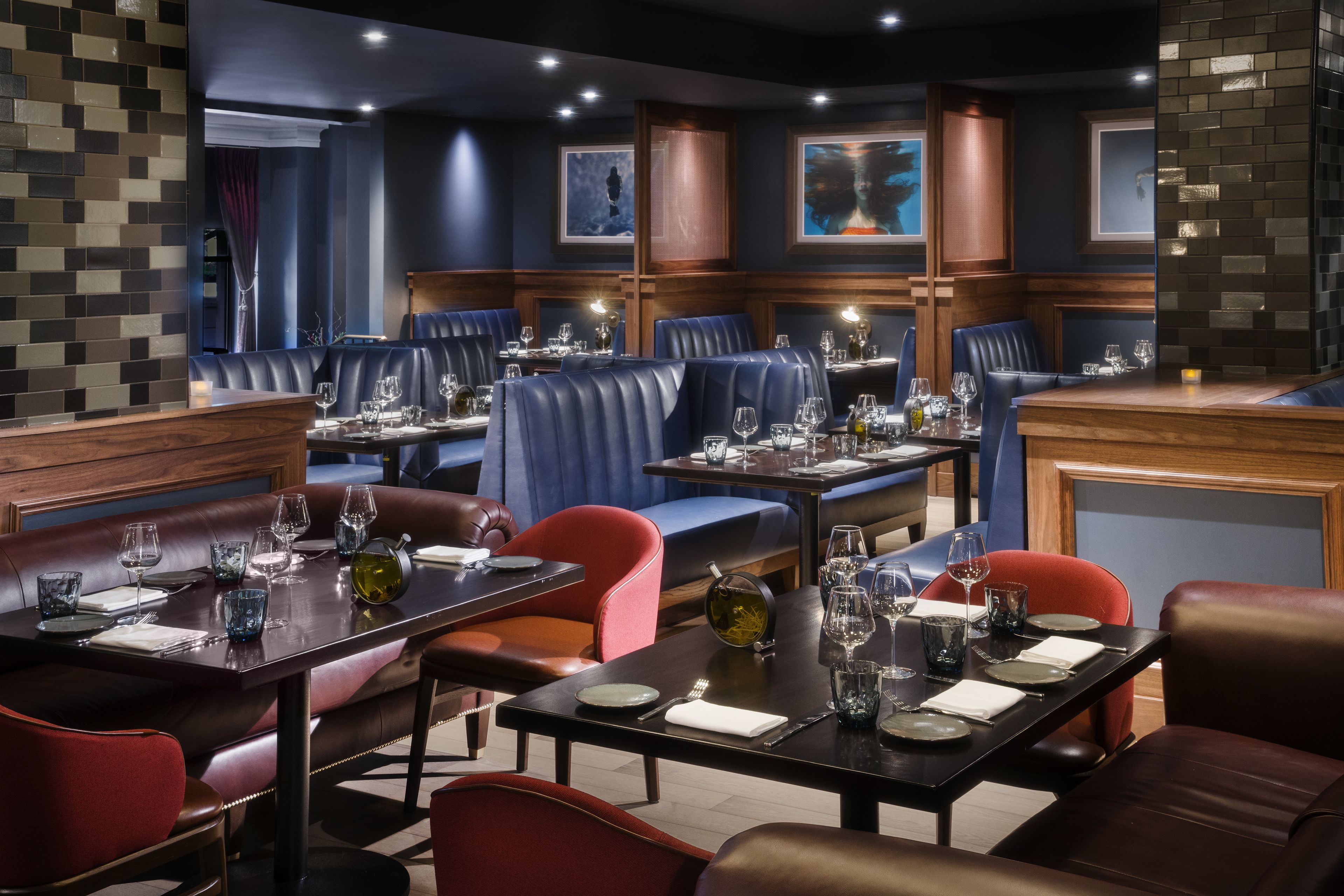 2 nhà hàng, phục vụ bữa sáng 