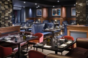 2 restaurants; breakfast, lunch, dinner, and brunch served