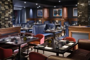 2 restaurants, breakfast served