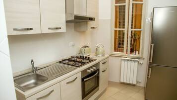 Nevera en la zona común y microondas en la zona común