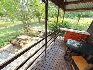 Romantisches Chalet, 1 Schlafzimmer, Kochnische, zum Garten hin | Ausblick vom Zimmer