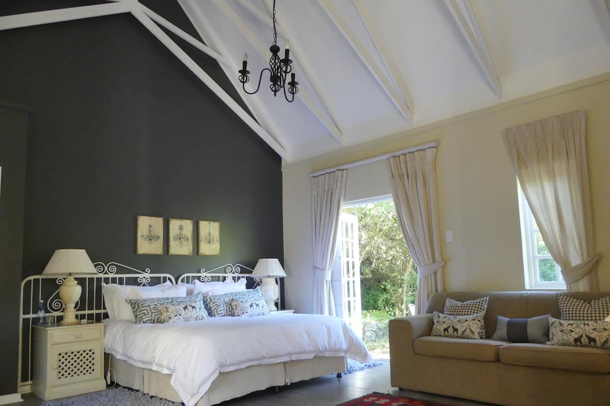 Family Suite, 1 Bedroom, Garden View | Desk, WiFi (free), bed sheets