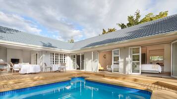 Outdoor pool, pool loungers