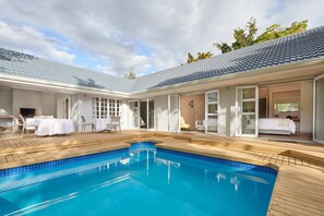 屋外プール、サンラウンジャー