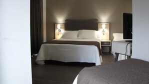 A hotel room with a bed, bedside tables, a desk, and a television. - Ton (Sanxenxo)
