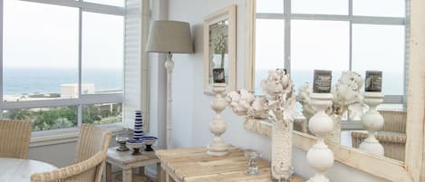 Luxury Apartment, 3 Bedrooms, Sea View, Sea Facing | In-room dining