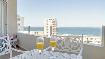 Luxury Apartment, 3 Bedrooms, Sea View, Sea Facing | Teres/patio