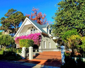 Mặt tiền nơi lưu trú