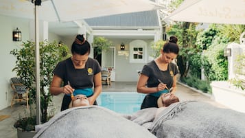 Couples treatment rooms, body treatments, aromatherapy