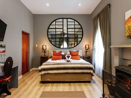 Junior Suite | Egyptian cotton sheets, premium bedding, down comforters, pillowtop beds