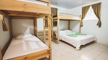 Basic Quadruple Room, 1 Bedroom, Shared Bathroom | Peti besi dalam bilik, Wi-fi percuma