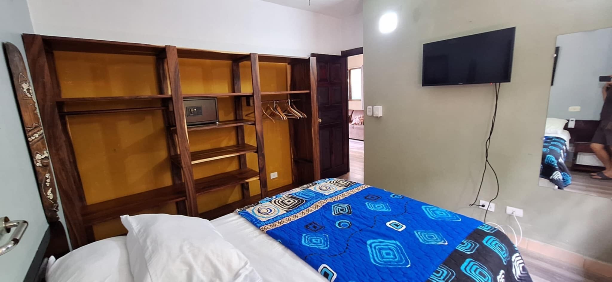 Familienapartment, 2 Schlafzimmer, Terrasse, Poolseite | Kostenloses WLAN