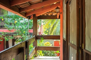 家庭公寓, 2 間臥室, 露台, 池畔 | 陽台