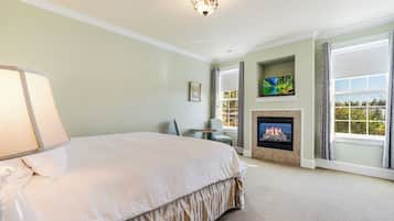 Romantic Room, 1 King Bed, Fireplace, Garden View | Premium bedding, minibar, individually decorated, individually furnished