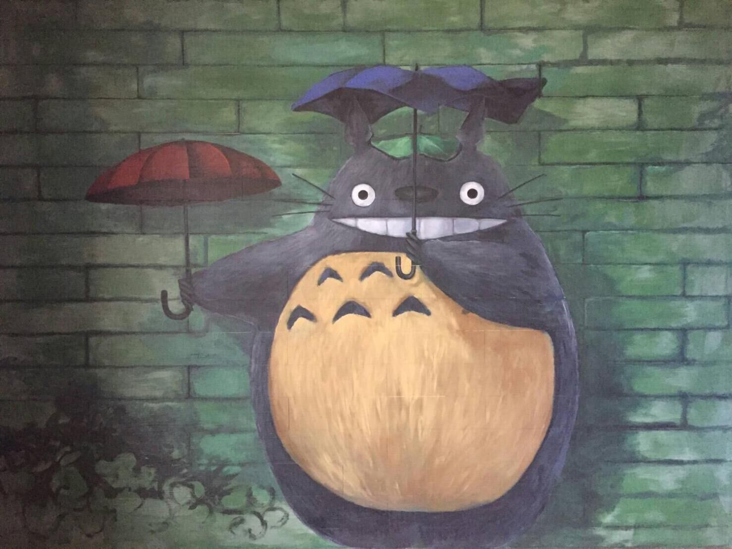 Um personagem de desenho animado com corpo de abóbora grande e rosto de gato, segurando um guarda-chuva vermelho.