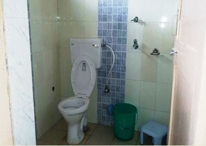 Ducha, artículos de tocador gratuitos, toallas