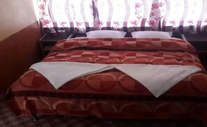 Deluxe tweepersoonskamer, uitzicht op meer | Hypoallergeen beddengoed, verduisterende gordijnen