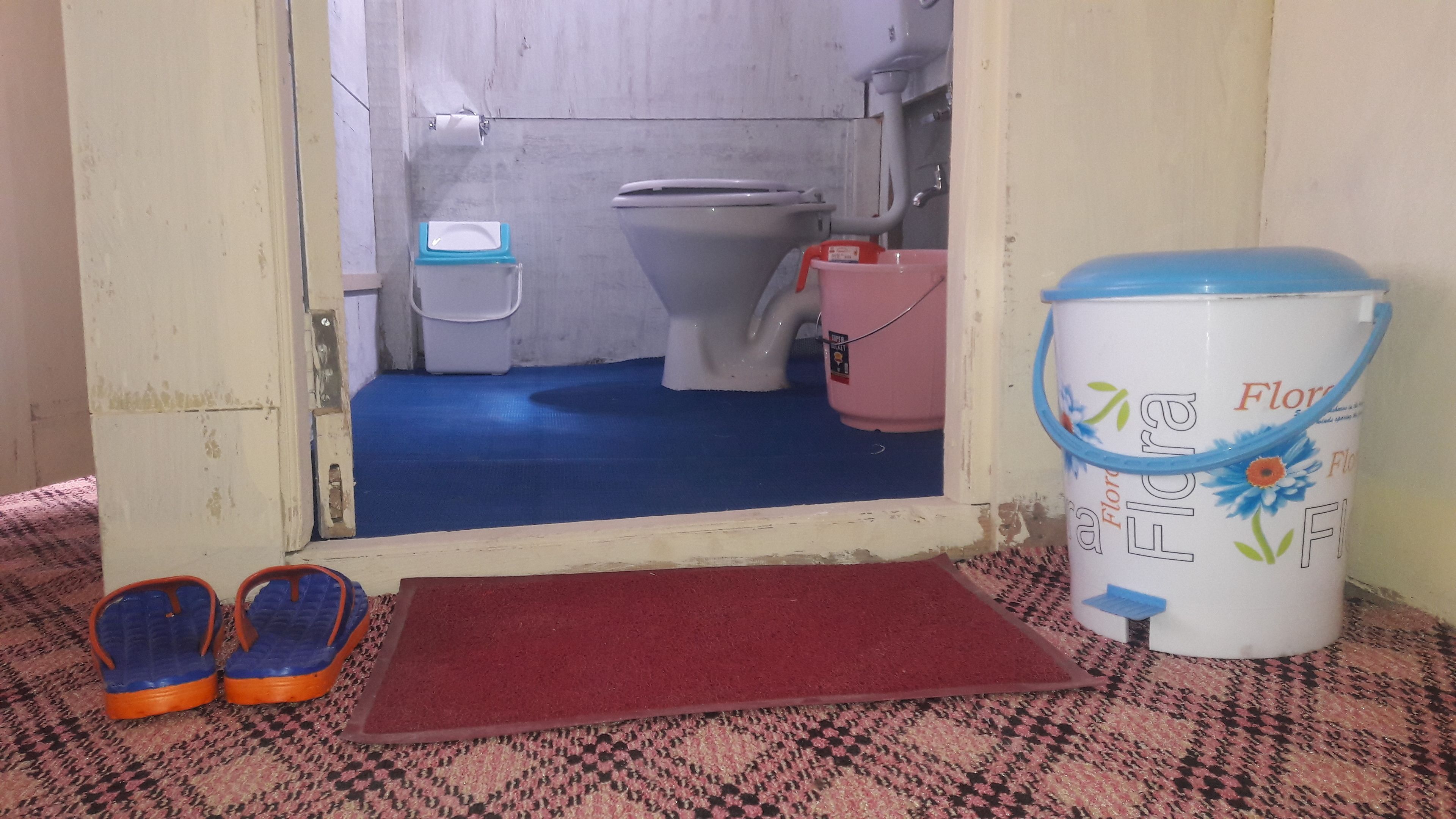 Dobbeltrom – deluxe, utsikt mot innsjø | Bad | Dusj, toalettartikler (inkludert) og håndklær