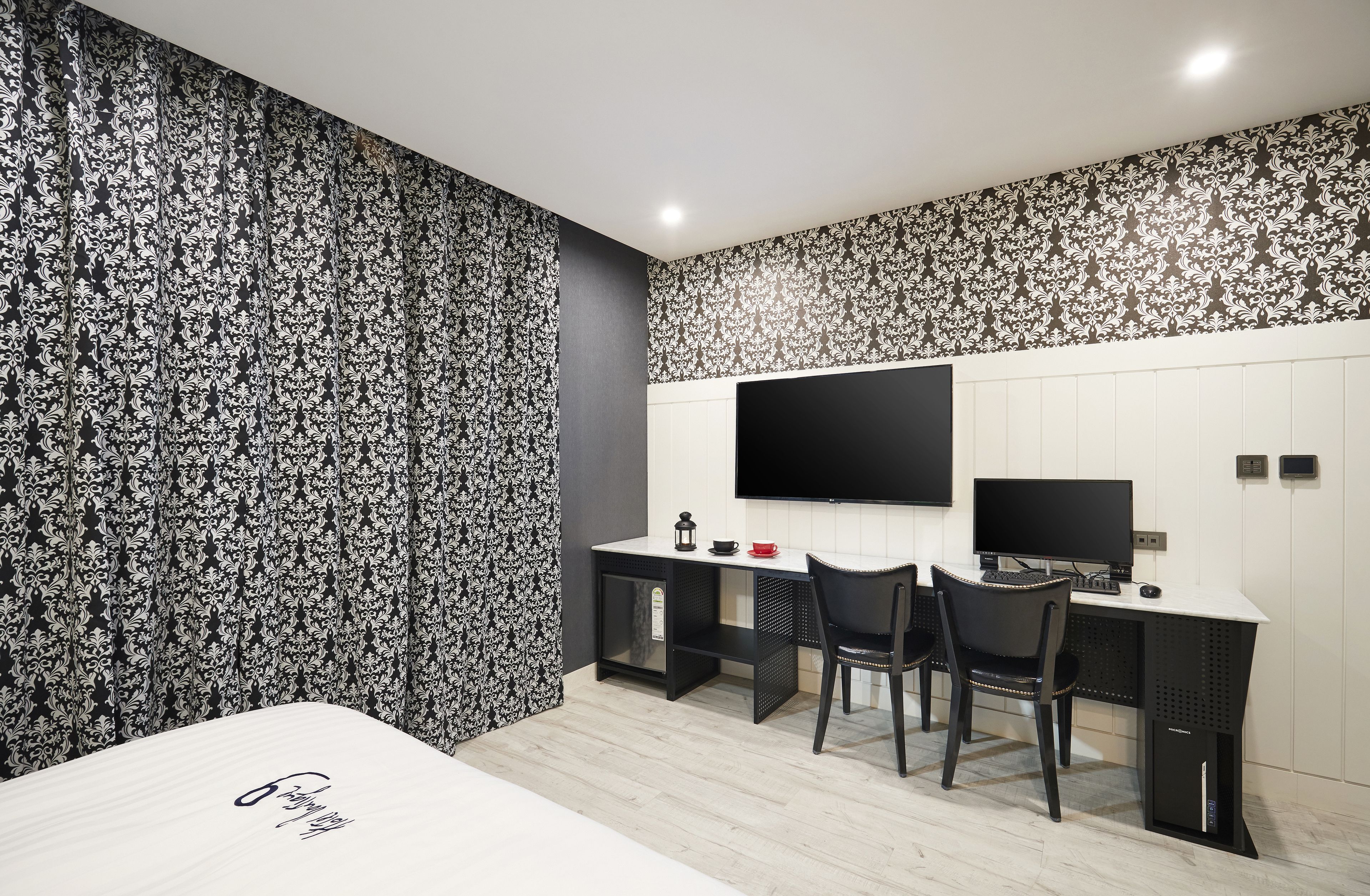 deluxe double | room amenity