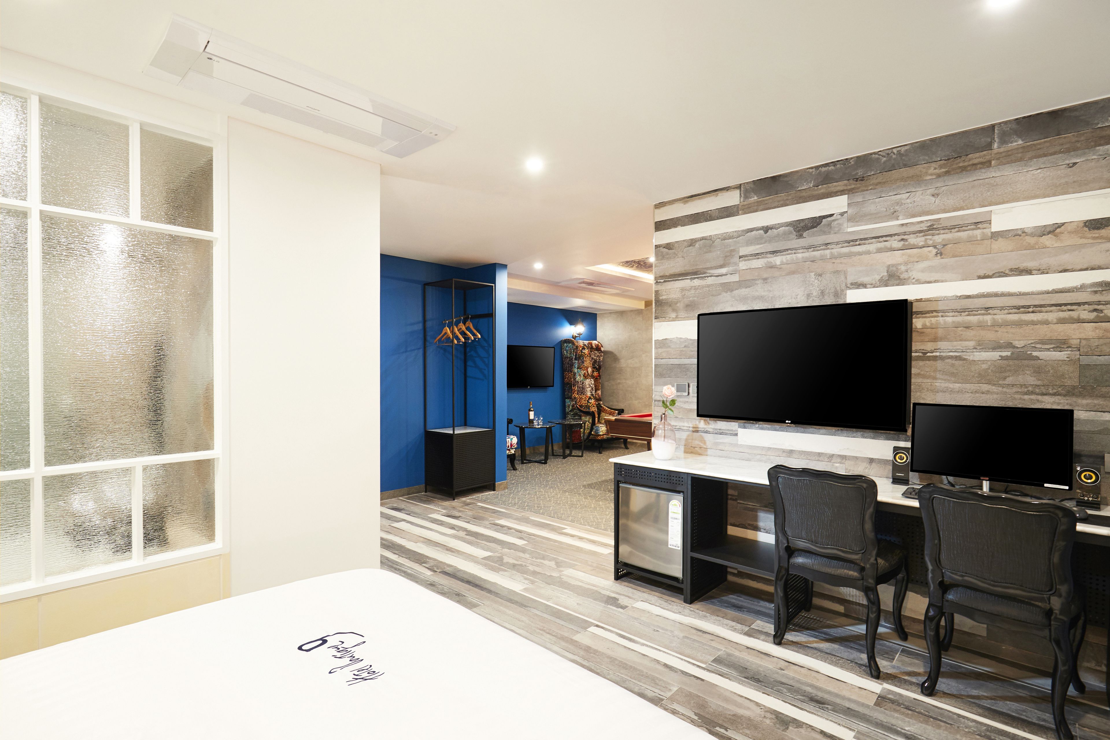 desk, blackout curtains, free wifi, bed sheets