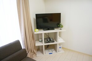 Deluxe Double Room, Garden View | Television - Trusty Residence Tennoji East (Osaka)