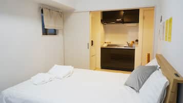 Deluxe Double Room, Garden View | Living room