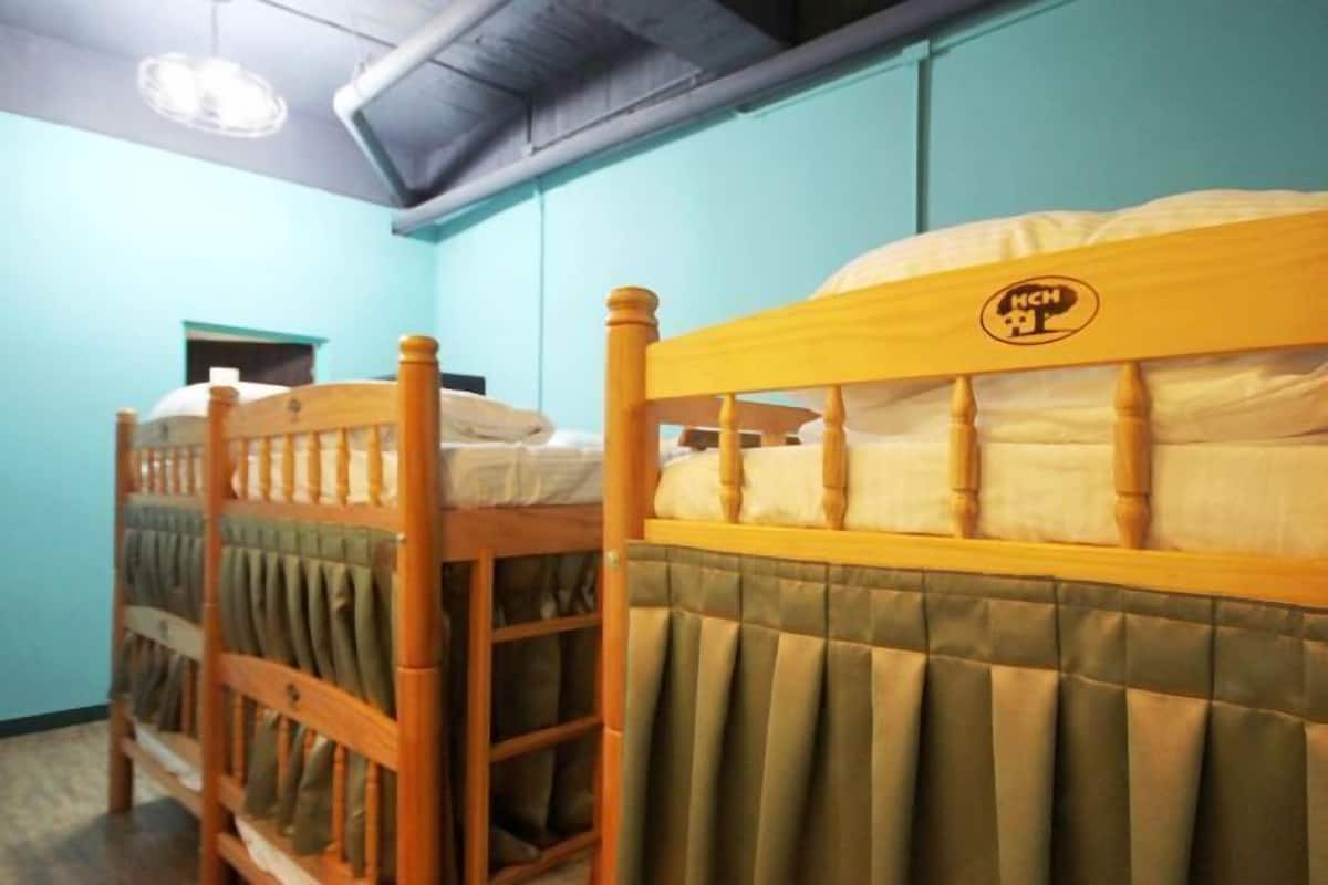 Verdunkelungsvorhänge, schallisolierte Zimmer, Bügeleisen/Bügelbrett