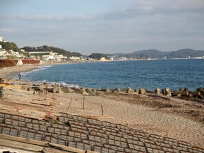 Una spiaggia nelle vicinanze, pesca