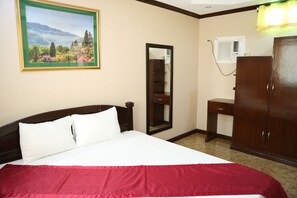 Habitació estàndard | Escriptori i wifi gratuïta 