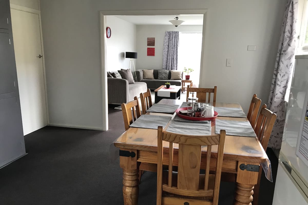 Standard-Haus, 2 Schlafzimmer | 2 Schlafzimmer, hochwertige Bettwaren, Pillowtop-Betten