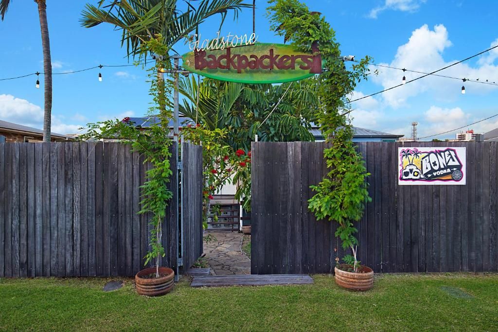 A wooden gate with a sign reading 'Hadstone Backpackers.'