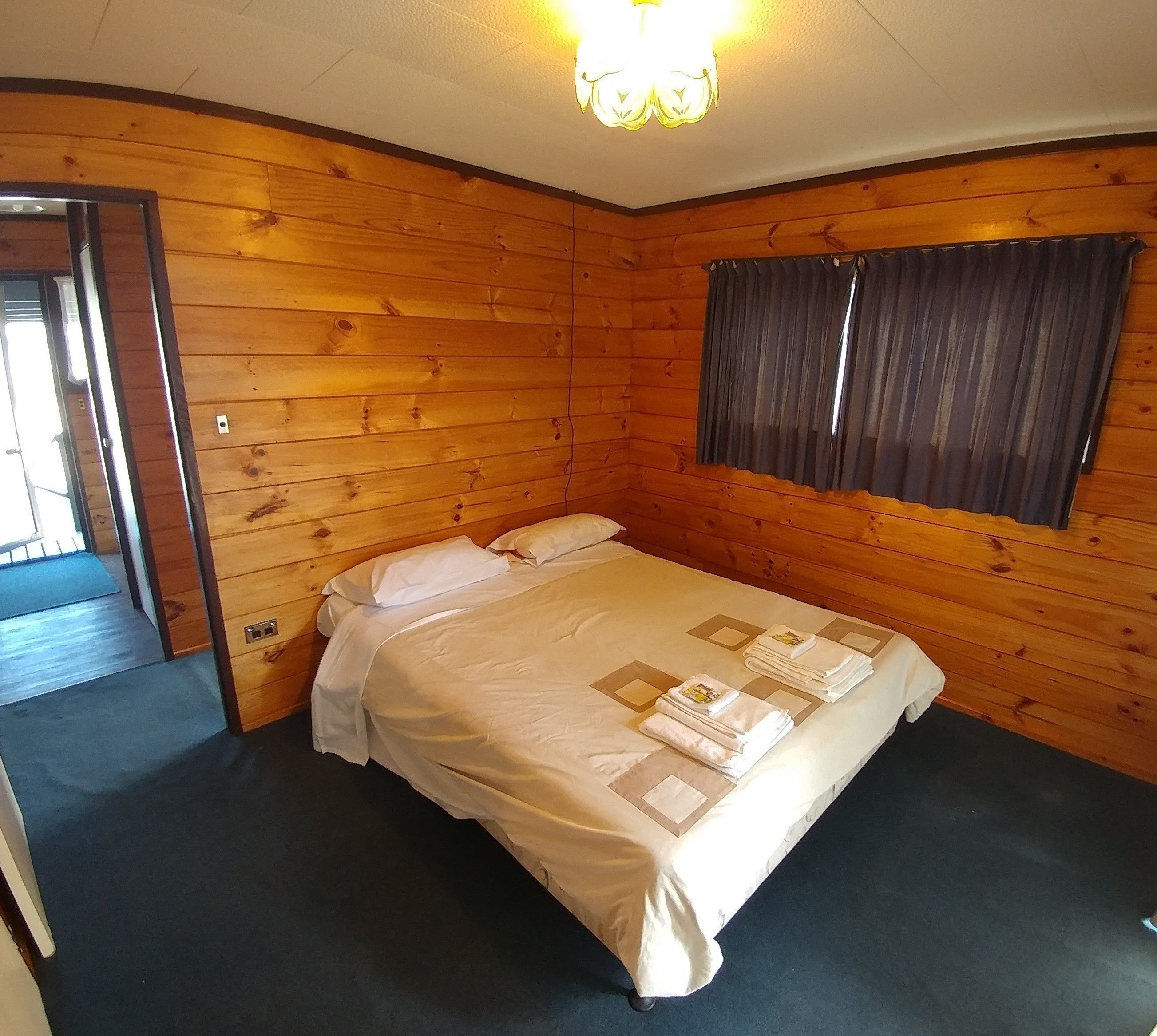 Ropa de cama de alta calidad y escritorio 