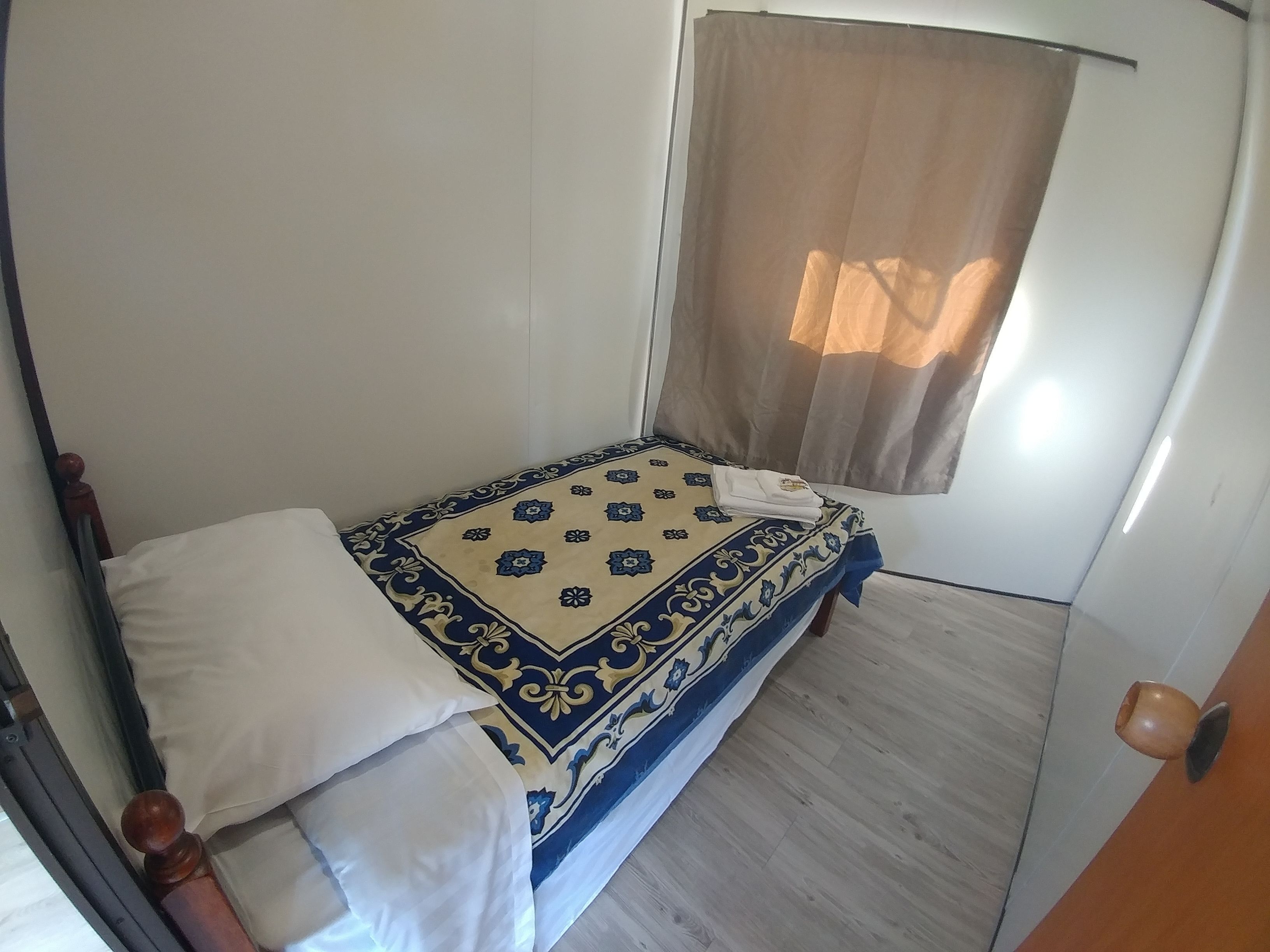 Ropa de cama de alta calidad y escritorio 