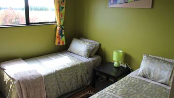 Cottage | 2 bedrooms, desk, soundproofing, iron/ironing board