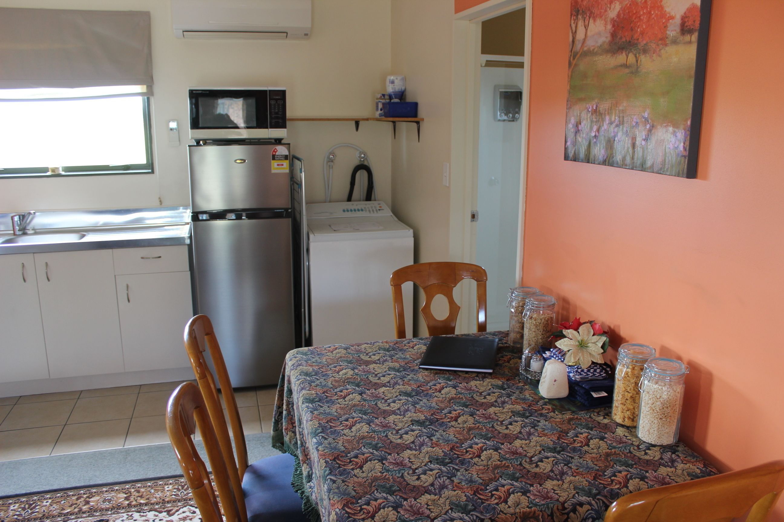 Cottage | In-room dining