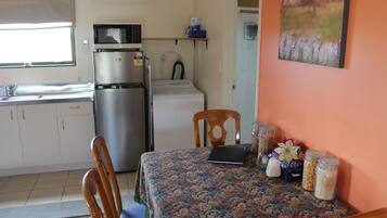 Cottage | In-room dining