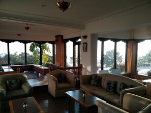 Lobby lounge - The Fort Resort (Baluwapati Deupur)
