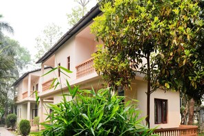 Exterior - Chitwan Paradise Hotel (Sauraha)