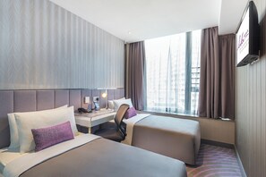 Habitación Deluxe con 2 camas individuales | Caja fuerte, tabla de planchar con plancha, wifi gratis y ropa de cama