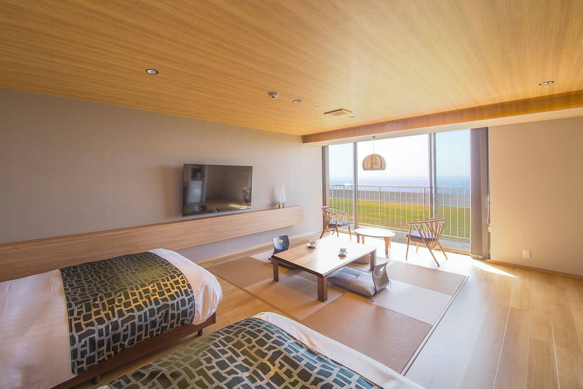 In-room safe, WiFi (free)