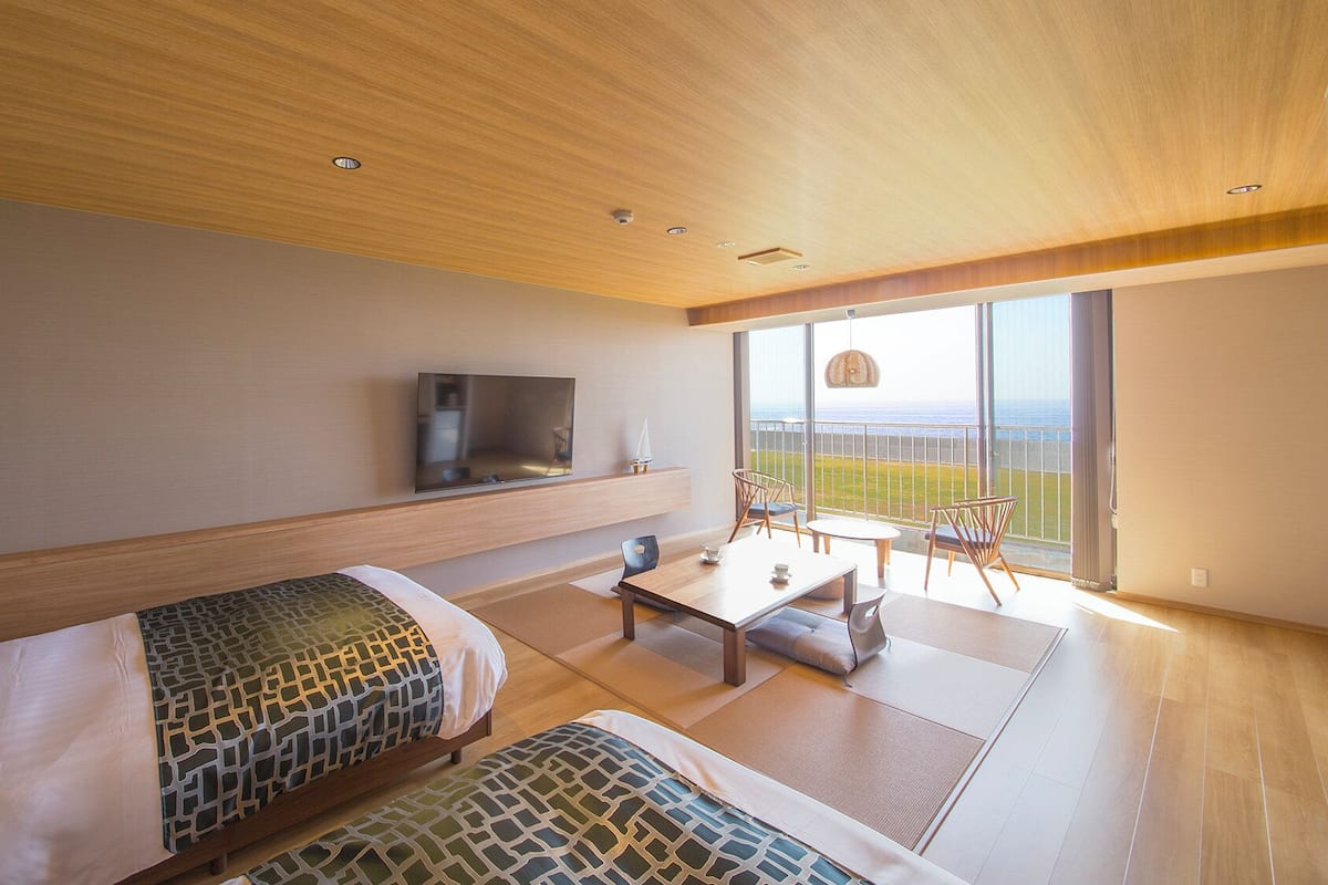 In-room safe, WiFi (free)