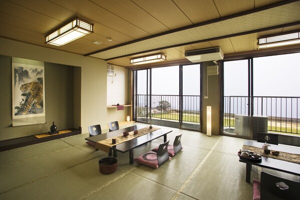 Japanese Style Room, Smoking