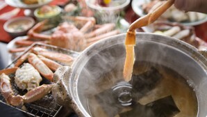 A seafood grill with various seafood items, including crab legs and shrimp, being cooked. - Resort Ryokan Yadokari (Echizen)