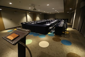 Meetings take place around a long table in this well-equipped conference room.