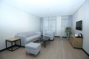 套房（僅限中國大陸地區客人） | 客廳 | 平面電視